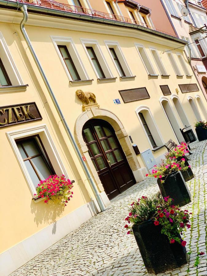 Apartament w centrum miasta z darmowym parkingiem dla dwojga -Apartamenty Pod Złotym Lwem IV Kłodzko Zewnętrze zdjęcie